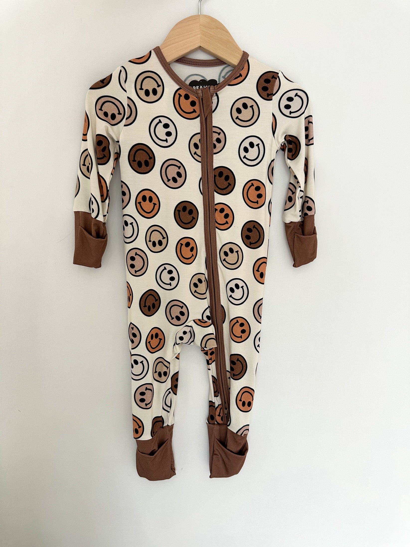 NEUTRAL HAPPY FACE PJ FOOTIE