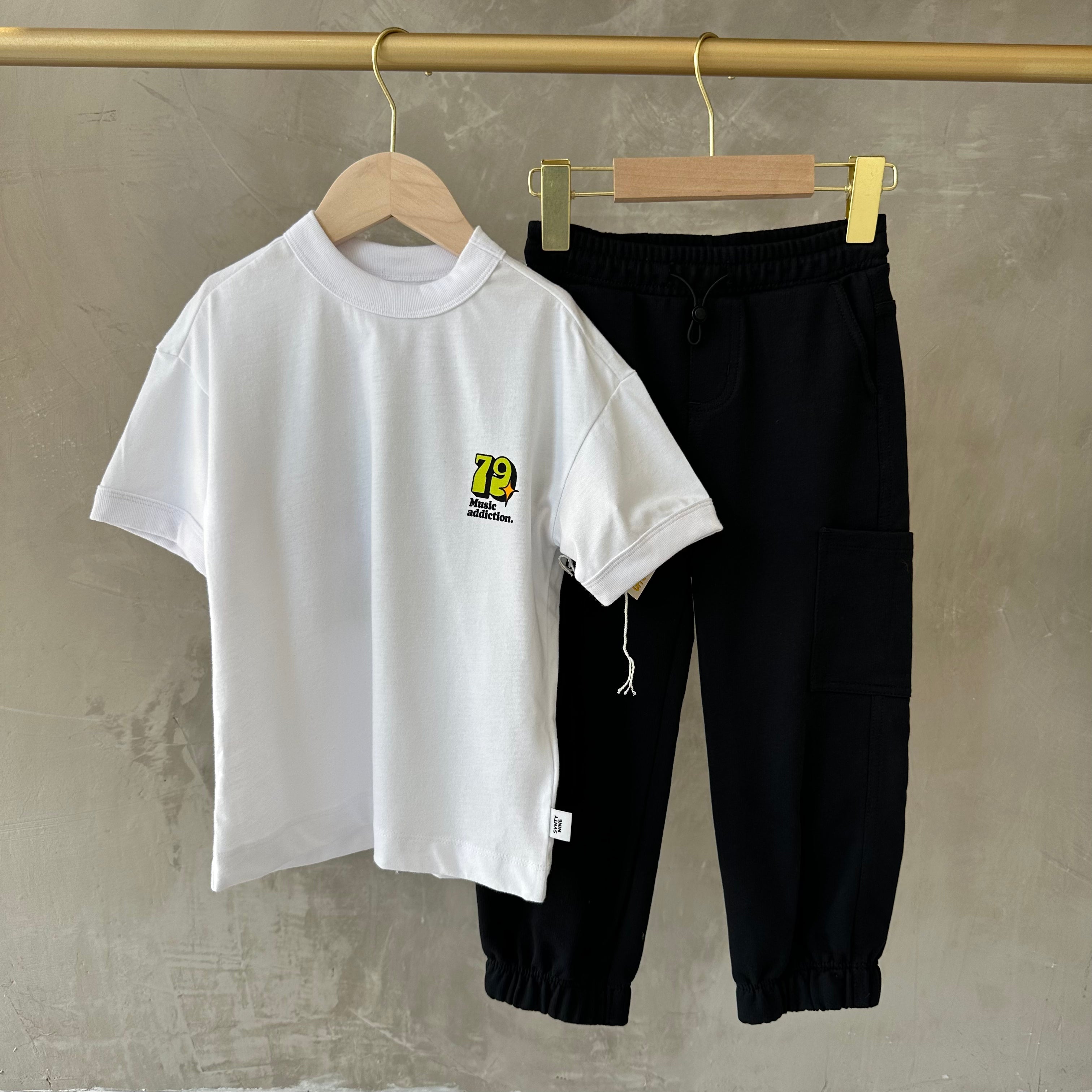 MUSIC ADDICTION JOGGER SET